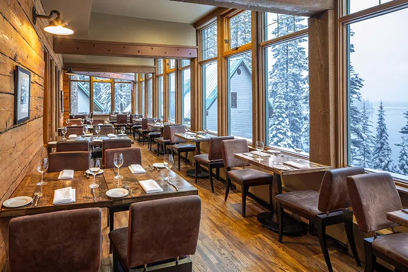 Mount Burgess Dining Room with elegant mountain atmosphere